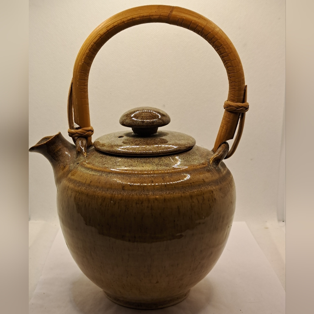 Pottery Art Brown Tea Pot Hand Thrown. Holds 36 ounces.